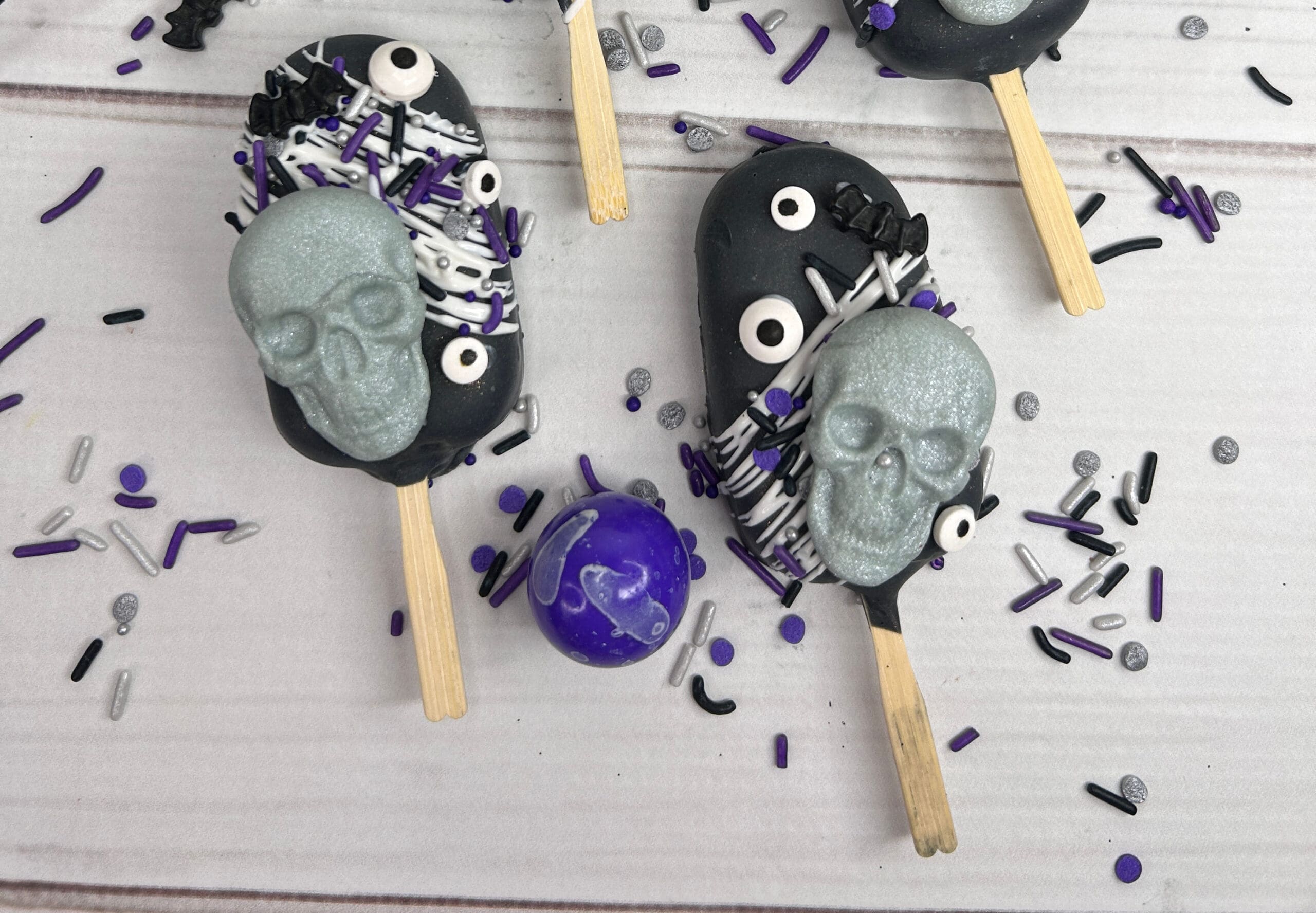 Halloween Skeleton Cake Pops
